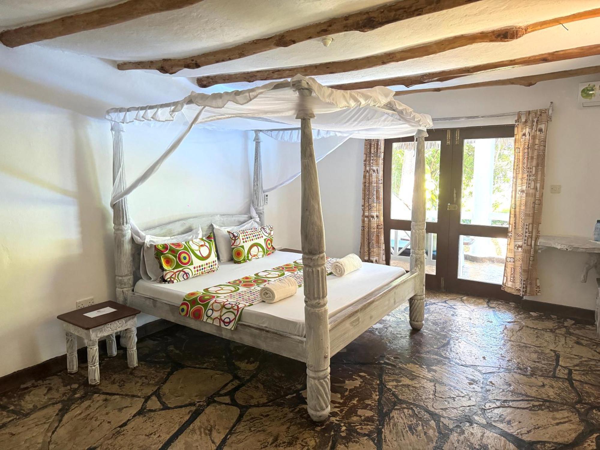 Soul Breeze Beach Resort Diani Beach Eksteriør bilde